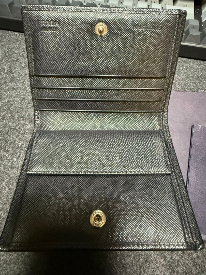 美品　PRADA サフィアーノレザー 二つ折り財布 ブラック