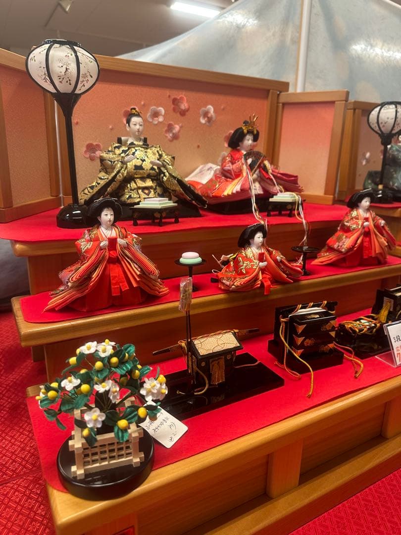 三段五人飾り 雛人形セット 木製台屏風付き （親王飾り＋三人官女／道具一式）