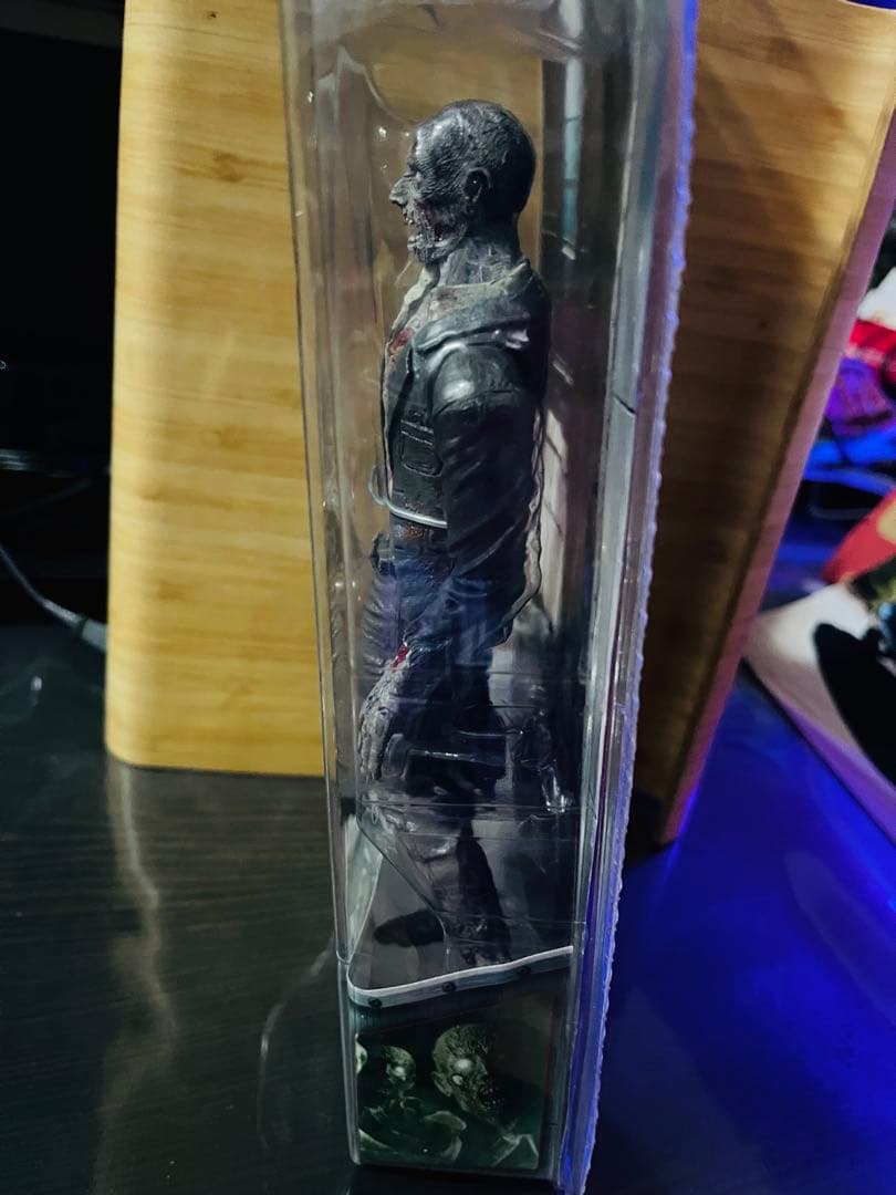 NECA バイオハザード ゾンビ 10thアニバーサリーアクションフィギュア