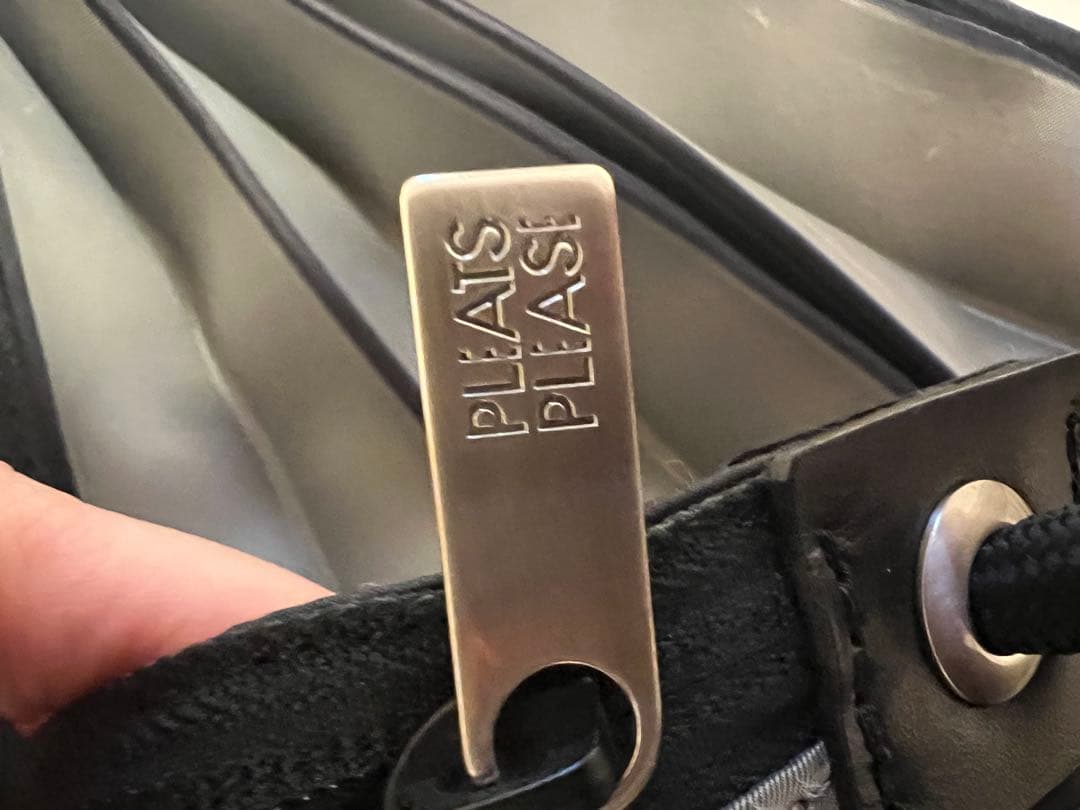 極美品イッセイミヤケPLEATS PLEASE ポリ リュック　プリーツバッグ