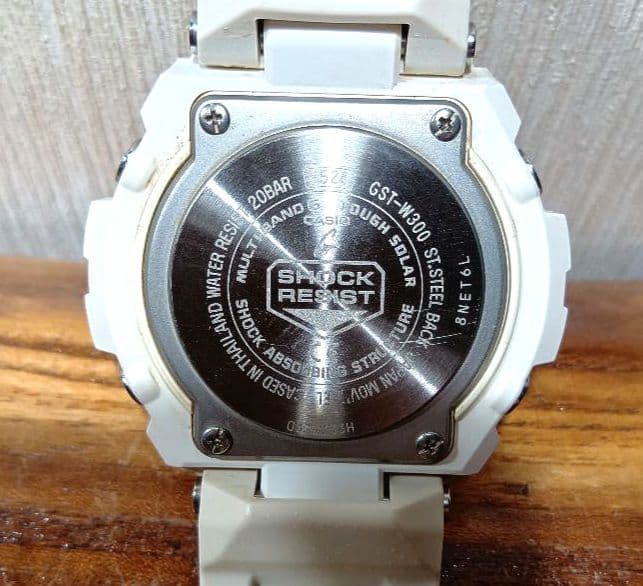 カシオ　G-SHOCK GST-W300 -7AJF　ホワイト　箱ごとメルカリ便