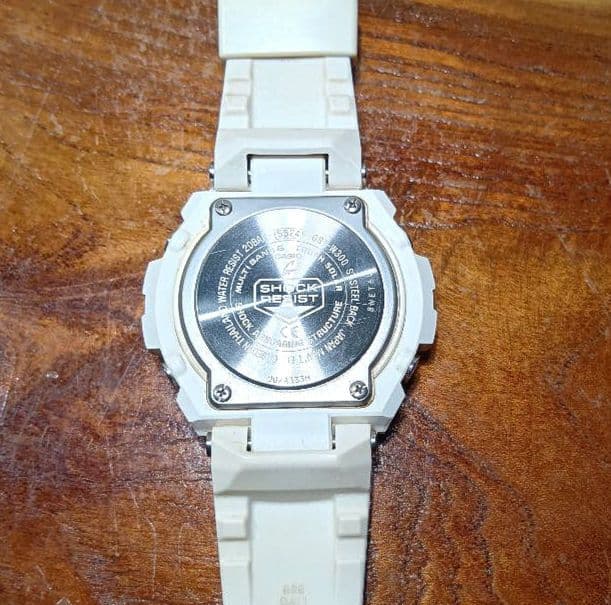 カシオ　G-SHOCK GST-W300 -7AJF　ホワイト　箱ごとメルカリ便