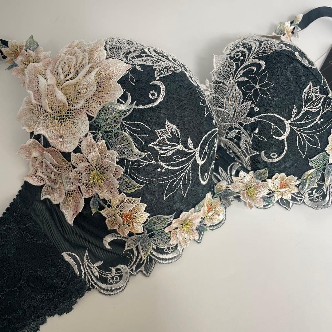 ワコール　サルート希少　09グループP−UPブラジャー　店舗限定H70