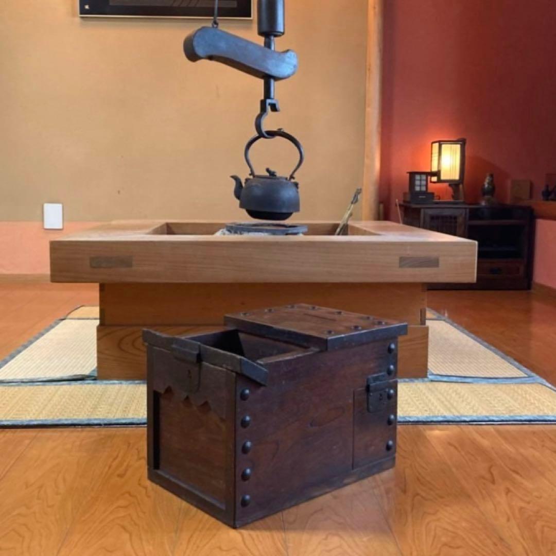 古い銭箱 千両箱 金庫 貯金箱 木箱 欅 木製 鉄 時代物 レトロ アンティーク