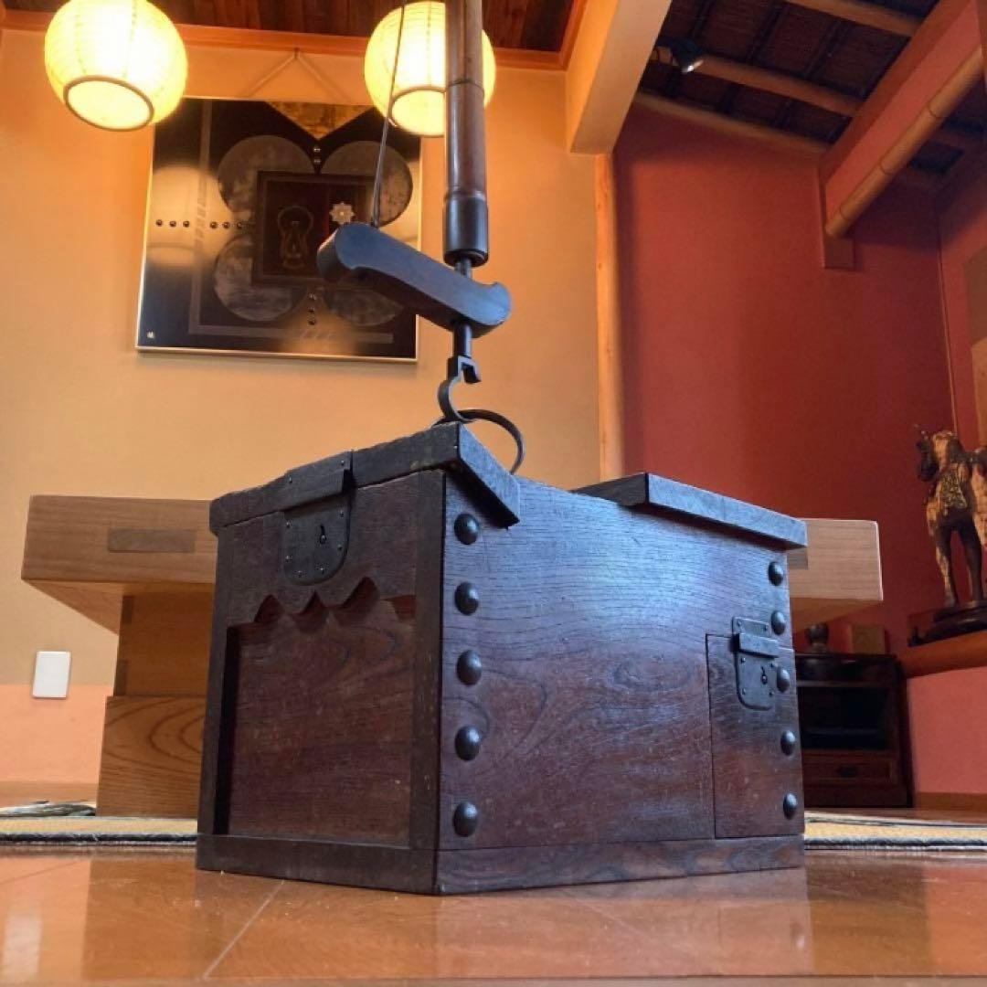 古い銭箱 千両箱 金庫 貯金箱 木箱 欅 木製 鉄 時代物 レトロ アンティーク