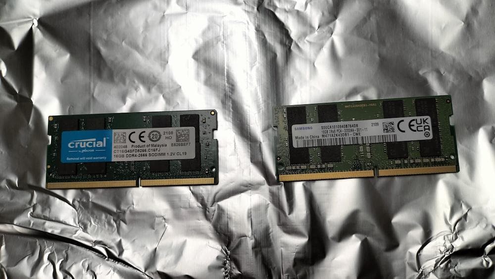 Crucial 16GB DDR4-2666 SO-DIMM メモリー