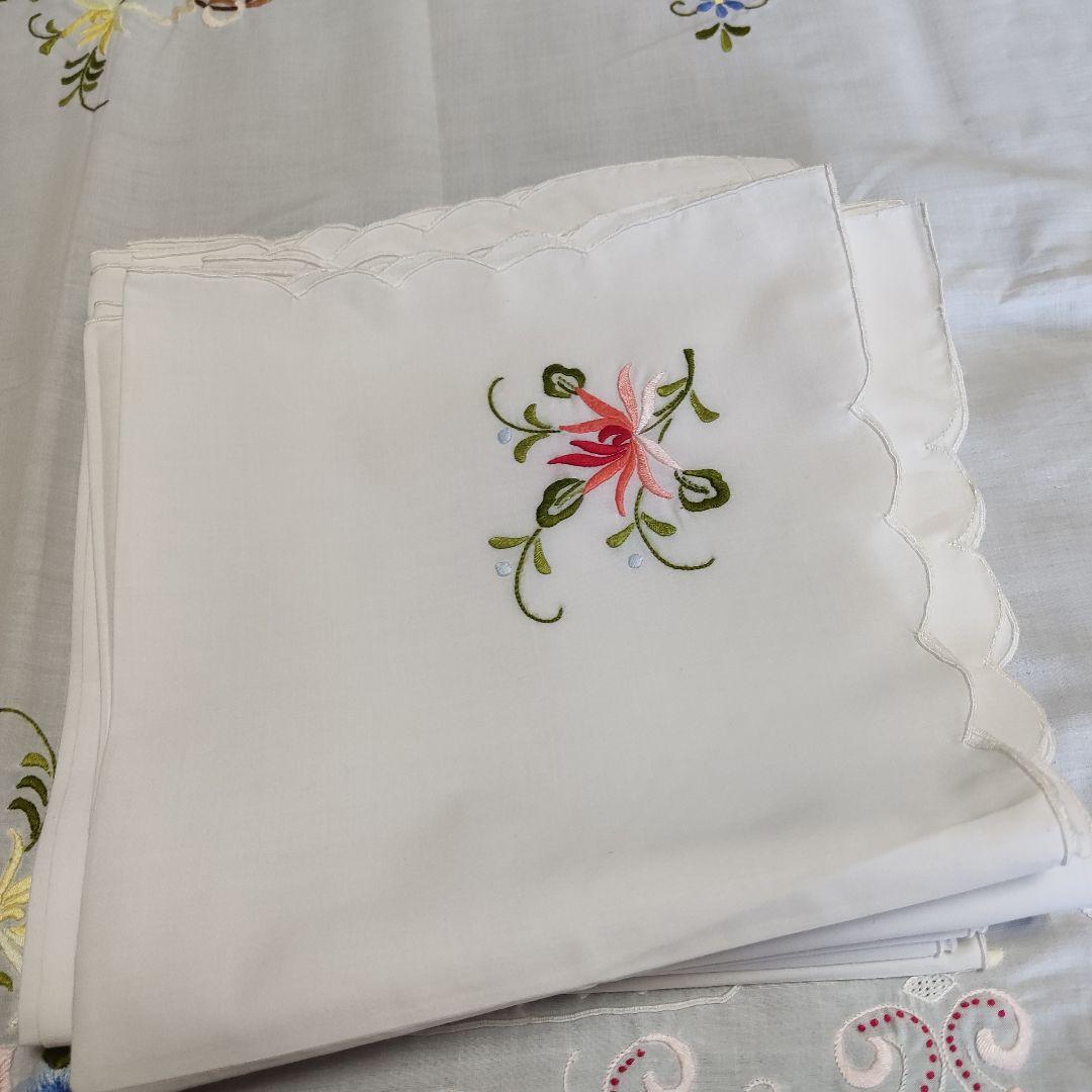 ② 大判テーブルクロス と ナプキン12枚　蚤の市