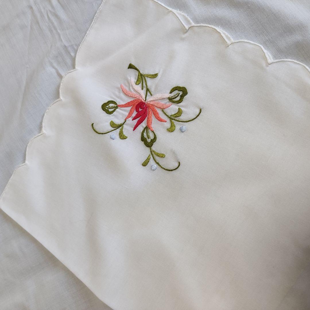 ② 大判テーブルクロス と ナプキン12枚　蚤の市