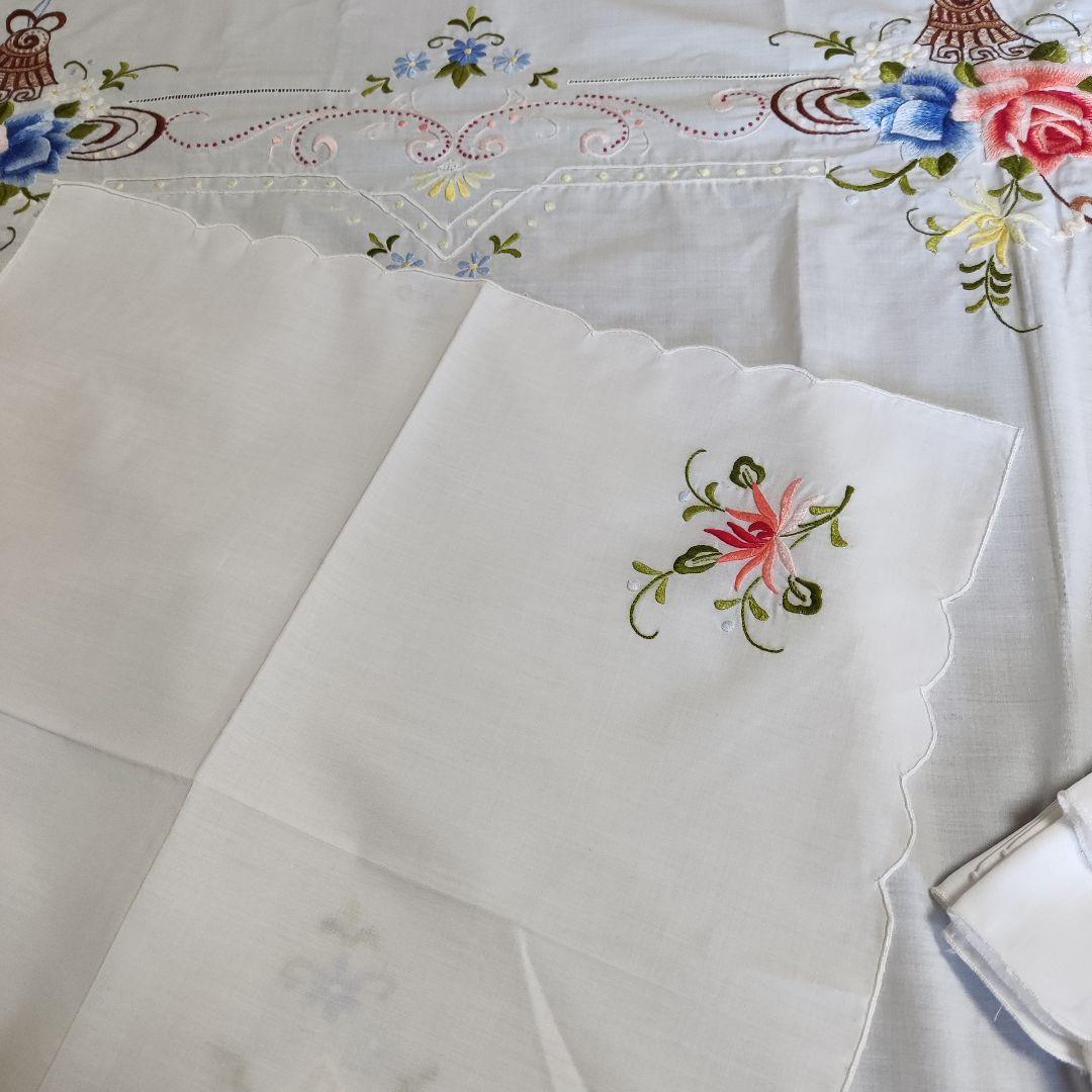 ② 大判テーブルクロス と ナプキン12枚　蚤の市