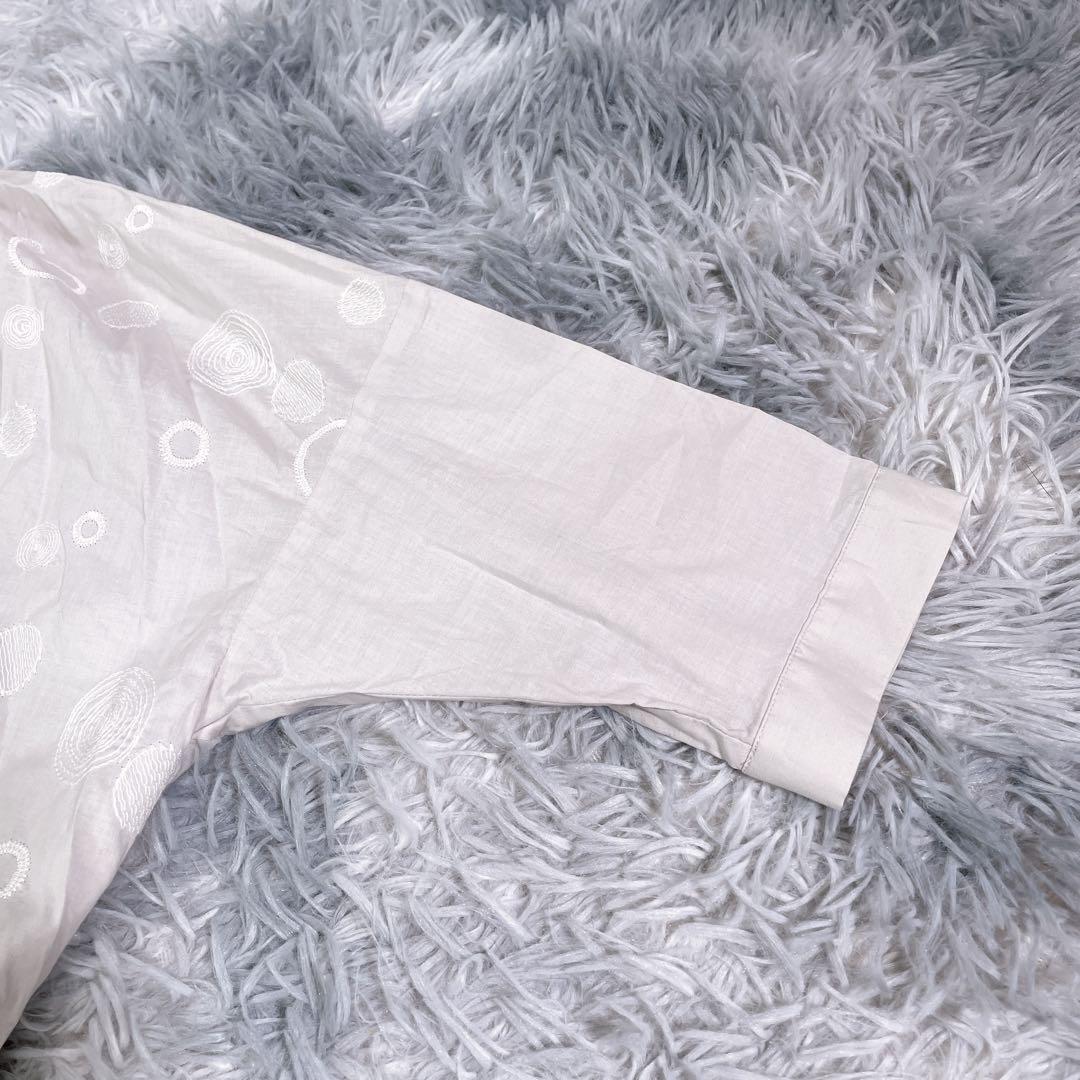 専用。STAMPANDDIARY 刺繍シャツ　グレージュ　コットン100％ 薄手