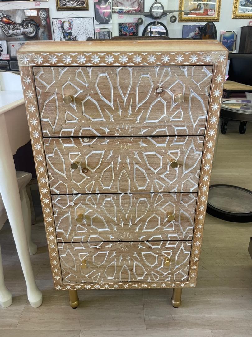 チェスト　4段　彫刻　北欧風　アジアン　木製チェスト　収納　木製　北欧家具　木