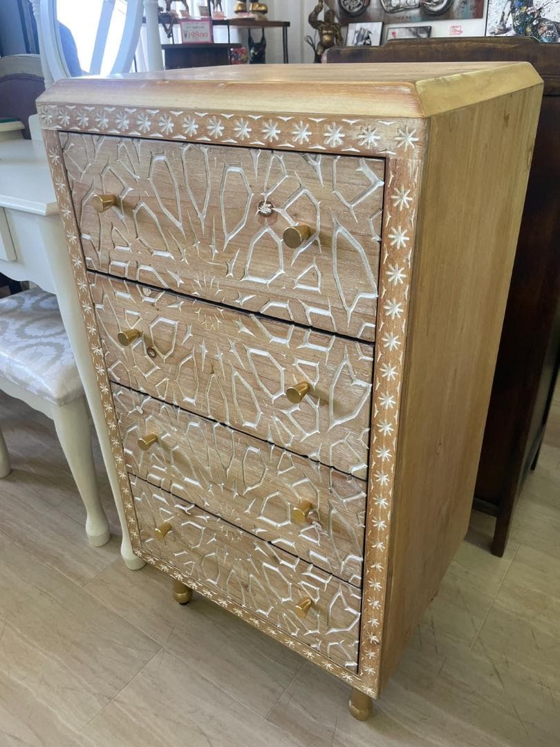 チェスト　4段　彫刻　北欧風　アジアン　木製チェスト　収納　木製　北欧家具　木