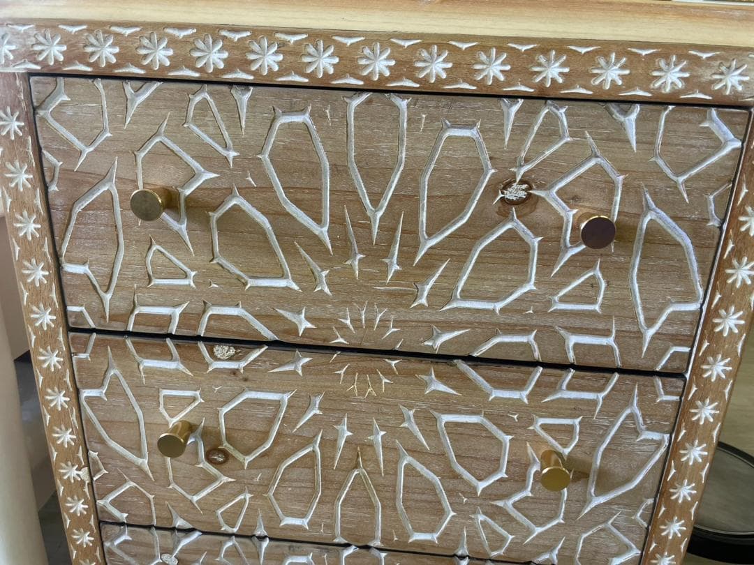 チェスト　4段　彫刻　北欧風　アジアン　木製チェスト　収納　木製　北欧家具　木