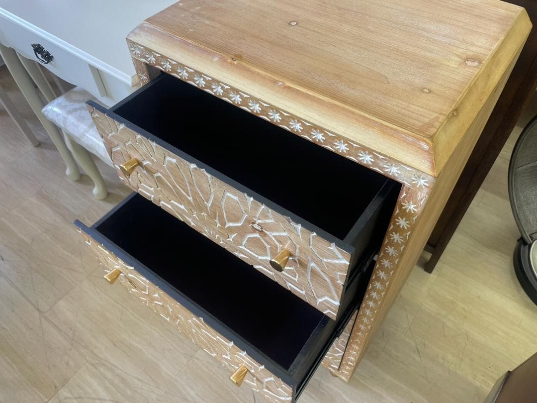 チェスト　4段　彫刻　北欧風　アジアン　木製チェスト　収納　木製　北欧家具　木