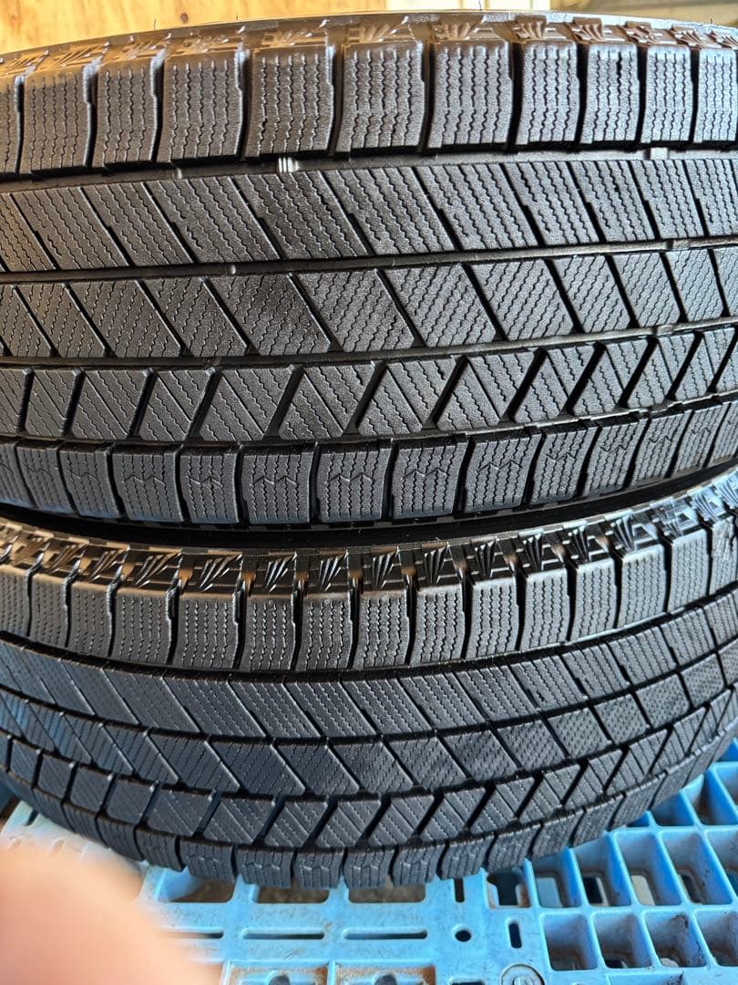 タイヤ・ホイール (327)(2)195/60R17BRIDGESTONE BLIZZAKVRX3