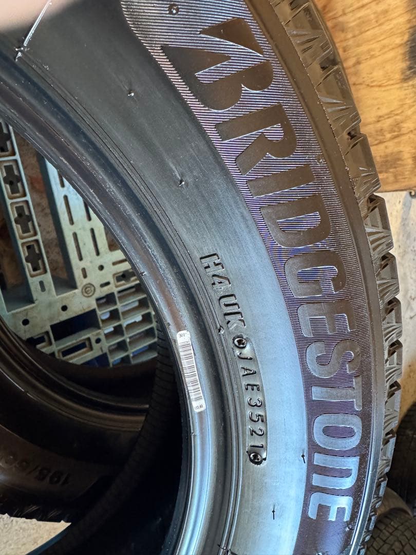 タイヤ・ホイール (327)(2)195/60R17BRIDGESTONE BLIZZAKVRX3