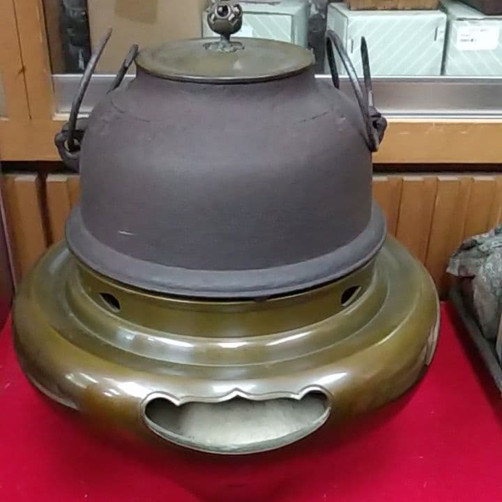 茶道具　唐金朝鮮の風炉