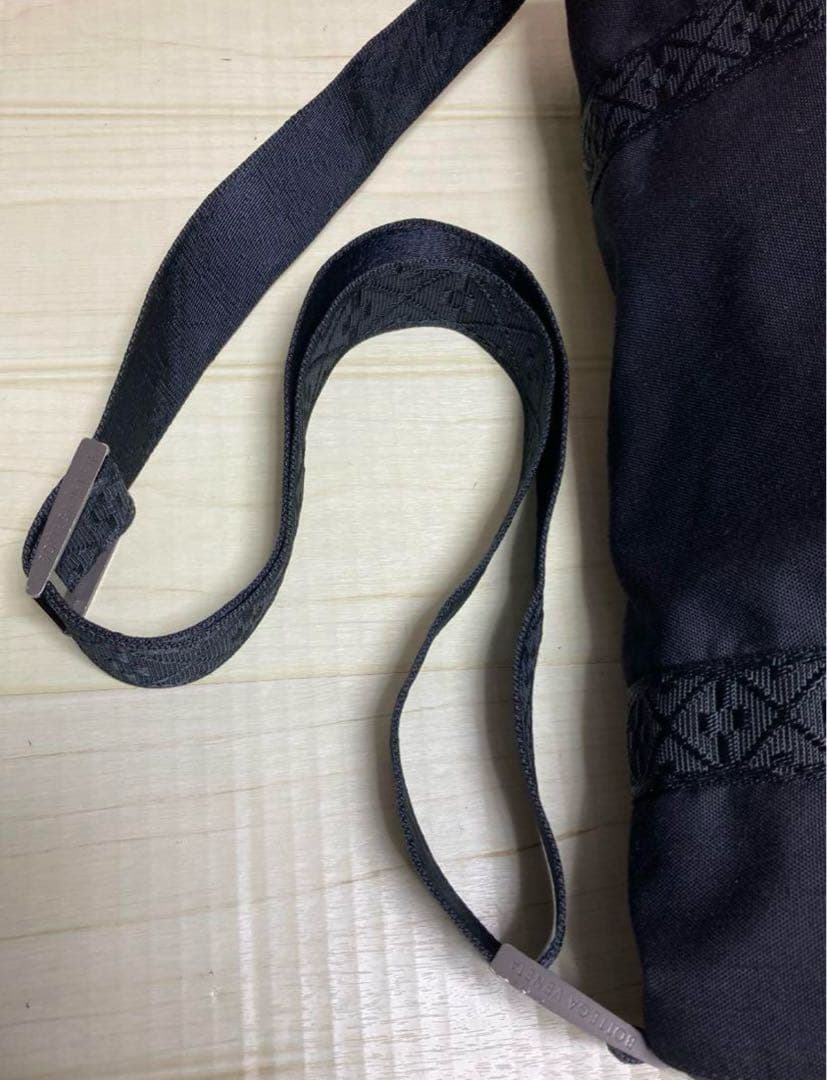 美品　ボッテガヴェネタ　黒色　キャンバス　メッセンジャーバッグ　ショルダーバッグ