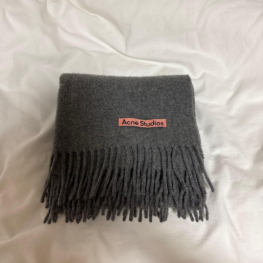 acne studios フリンジスカーフ　ナロー　グレー