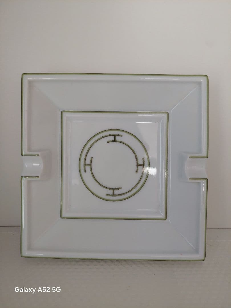 HERMES　リズム　ホワイトとグリーンの置き型灰皿