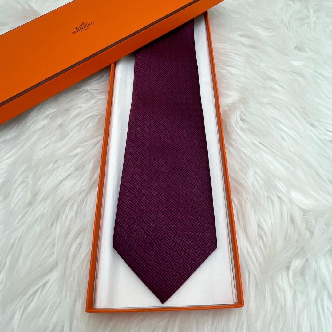 美品✨エルメス　HERMES 　ネクタイ　シルク100％　エンジ系