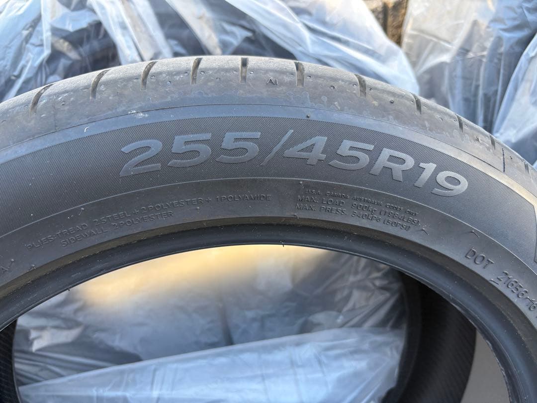 テスラ モデルY 純正タイヤ 255 45R 19 TESLA model Y