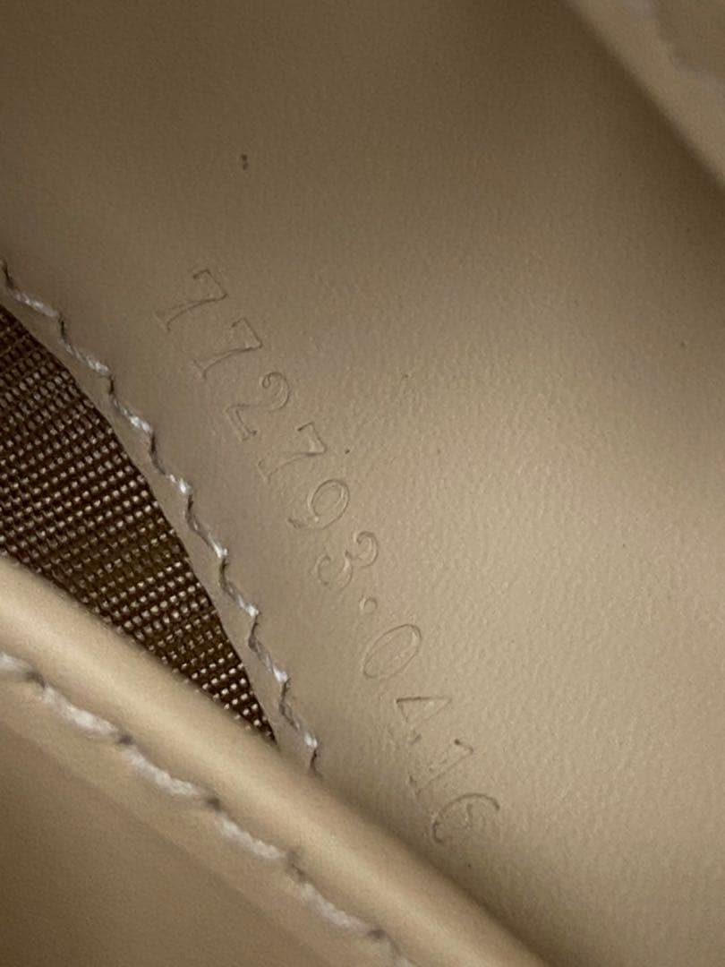 3-3204 GUCCI グッチ 3つ折り財布 GGロゴ ミディアム ウォレット