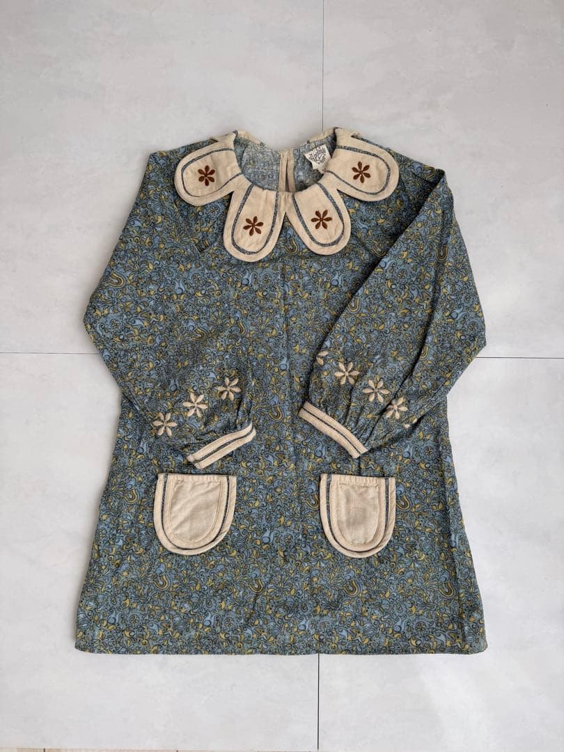 Apilina 花柄ワンピース 5-7y