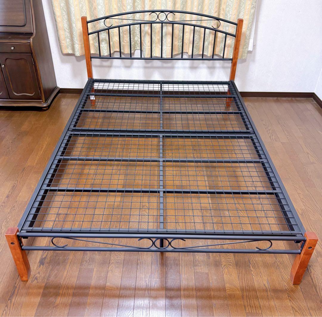 ニトリ　アンティーク調ダブルベッド✴︎アイアンフレーム　引き取り（土日祝）限定