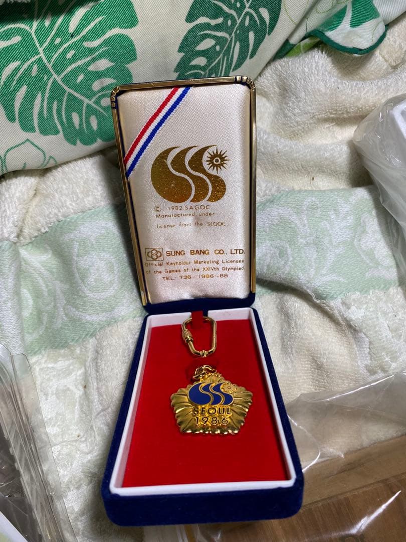 SUNG BANG 金メダル風ペンダント