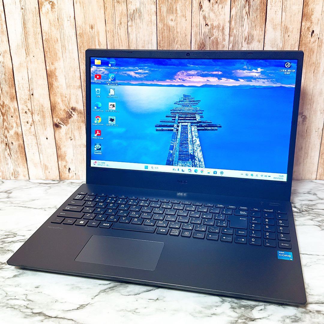 2022年製✨高性能i3＆爆速SSD/メモリ8GB✨カメラ付き 薄型パソコンPC