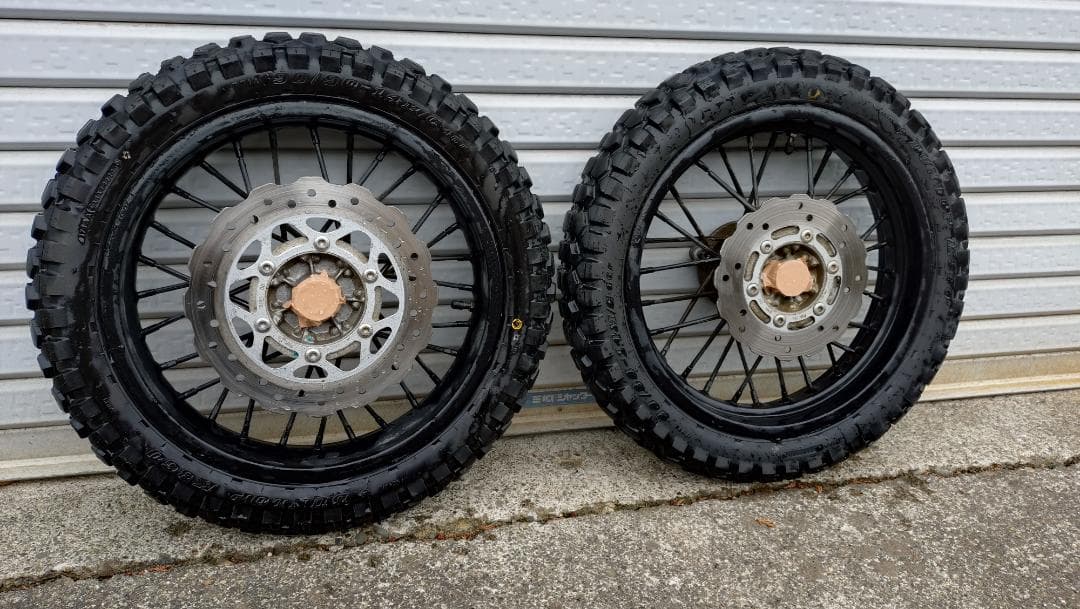 dトラッカー125純正前後ホイール