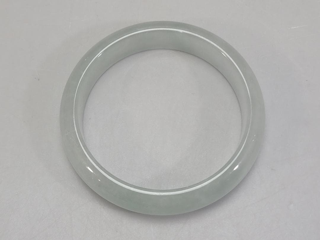 翡翠製 淡い緑色バングル