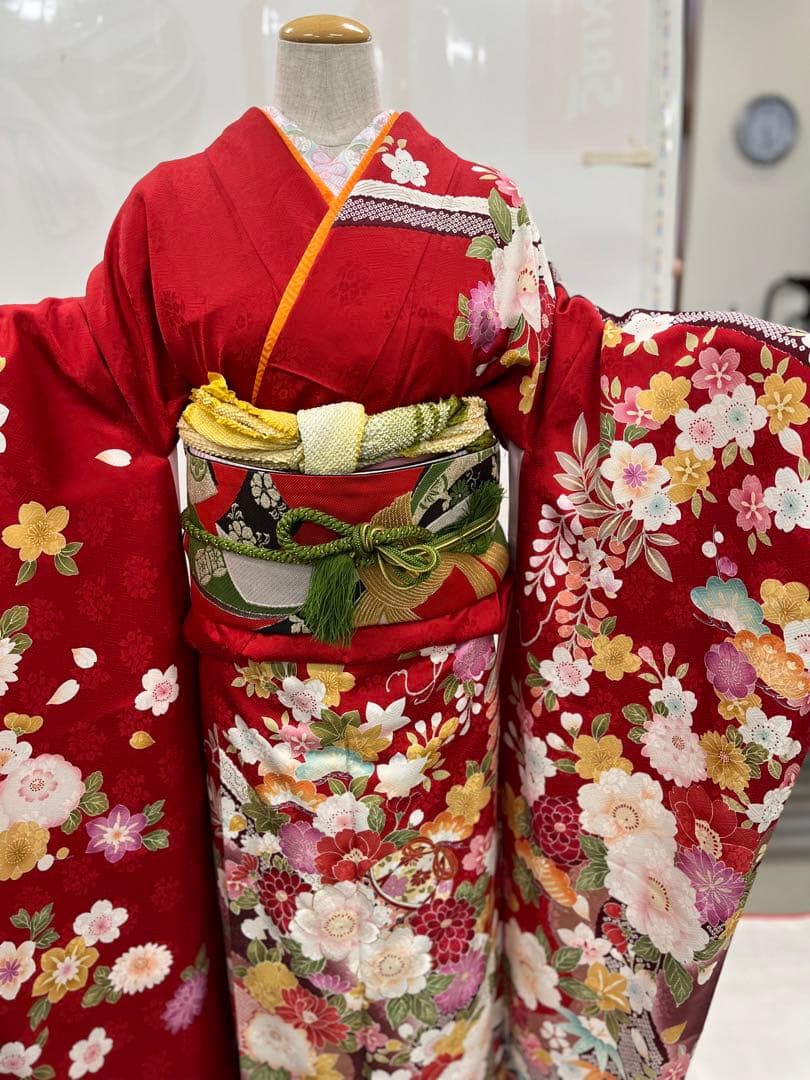 成人式振袖王道の赤 仕立て上り豪華振袖　超美品　帯・小物でイメージチェンジ