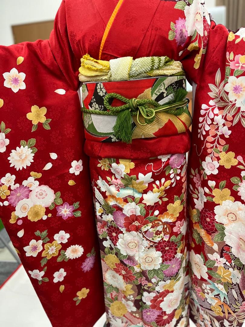 成人式振袖王道の赤 仕立て上り豪華振袖　超美品　帯・小物でイメージチェンジ