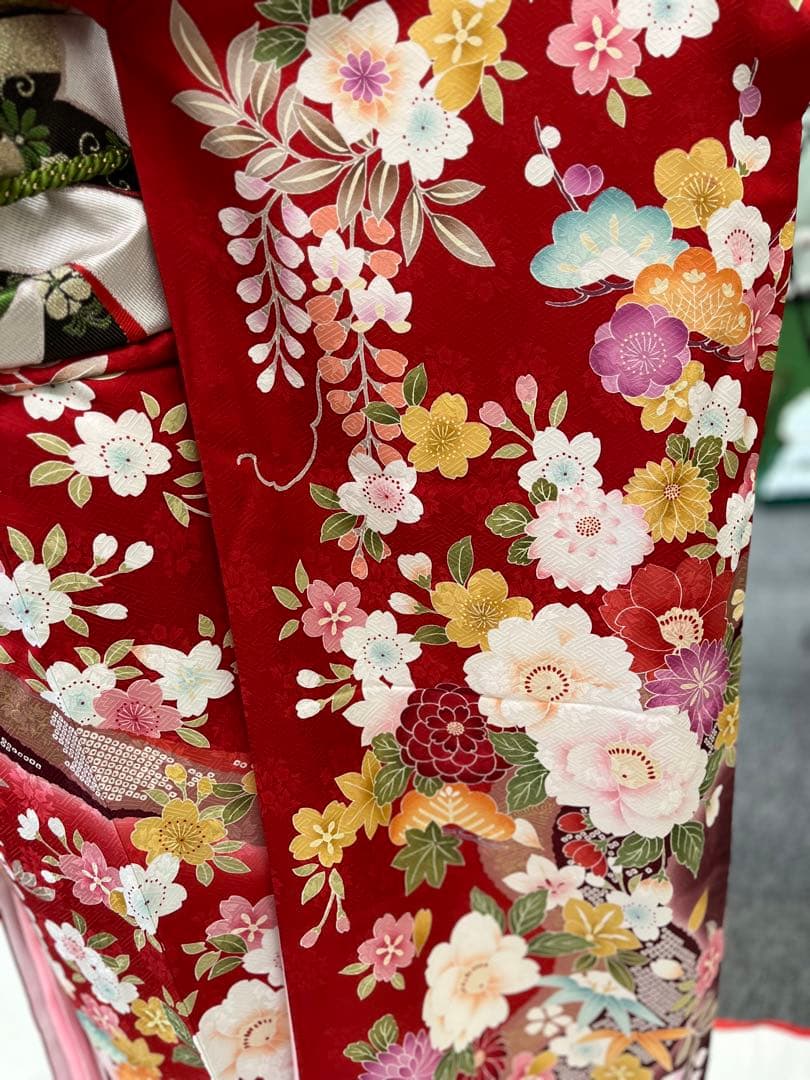 成人式振袖王道の赤 仕立て上り豪華振袖　超美品　帯・小物でイメージチェンジ