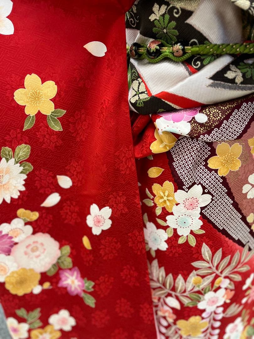 成人式振袖王道の赤 仕立て上り豪華振袖　超美品　帯・小物でイメージチェンジ