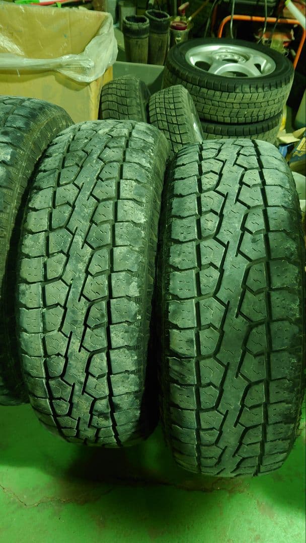 モンスター　215/70/r16　2本①