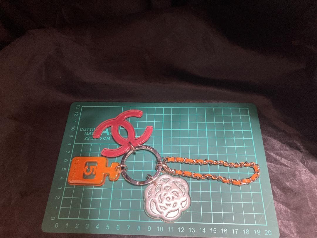 シャネル CC ココマーク カメリア 香水モチーフ チャーム キーホルダー