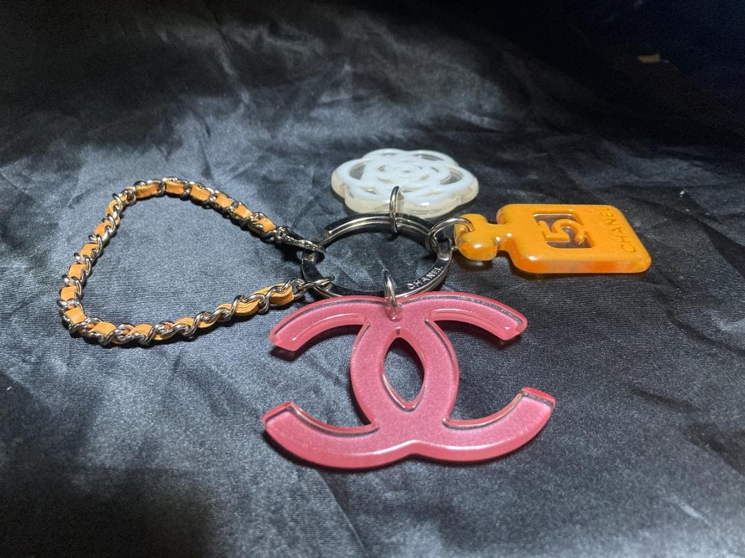 シャネル CC ココマーク カメリア 香水モチーフ チャーム キーホルダー