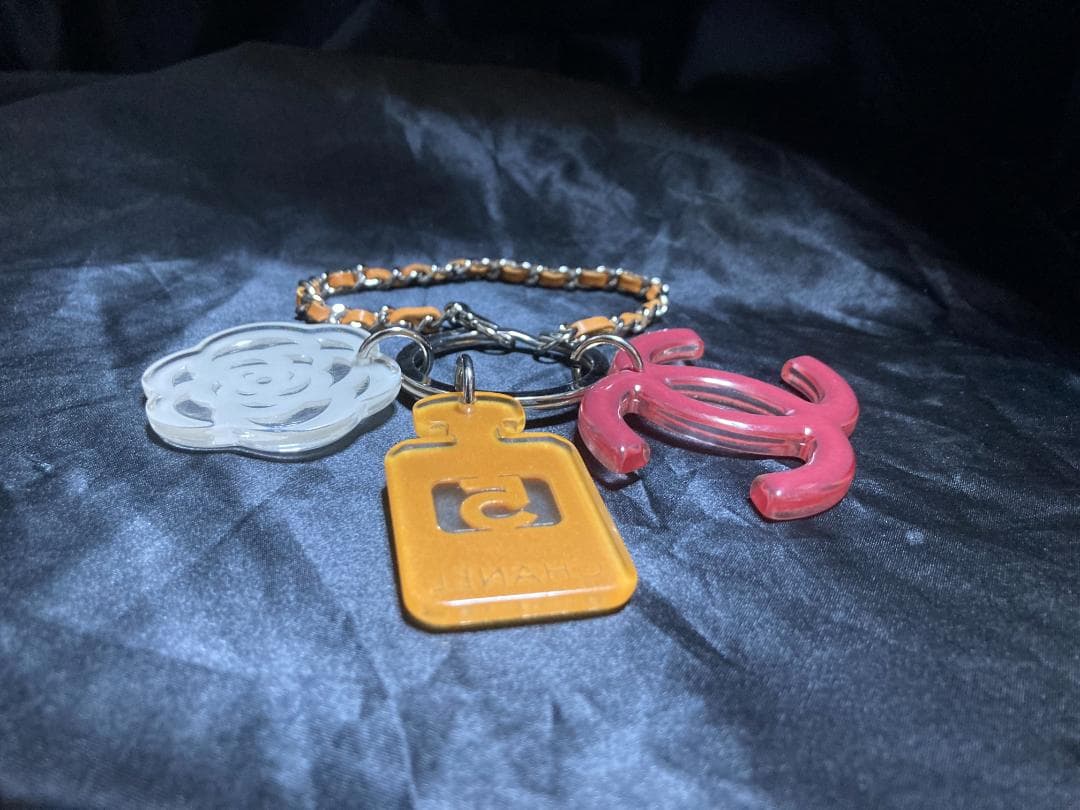シャネル CC ココマーク カメリア 香水モチーフ チャーム キーホルダー