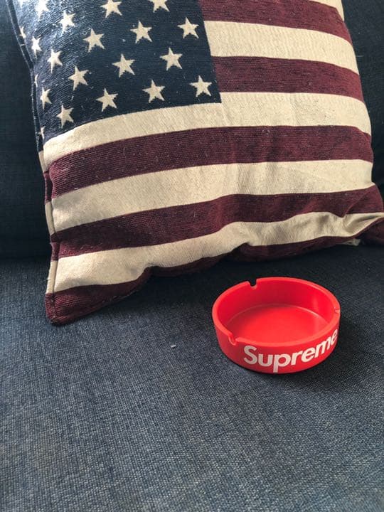 Supremeの灰皿