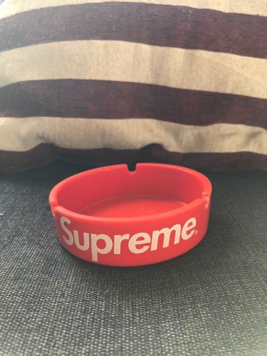 Supremeの灰皿
