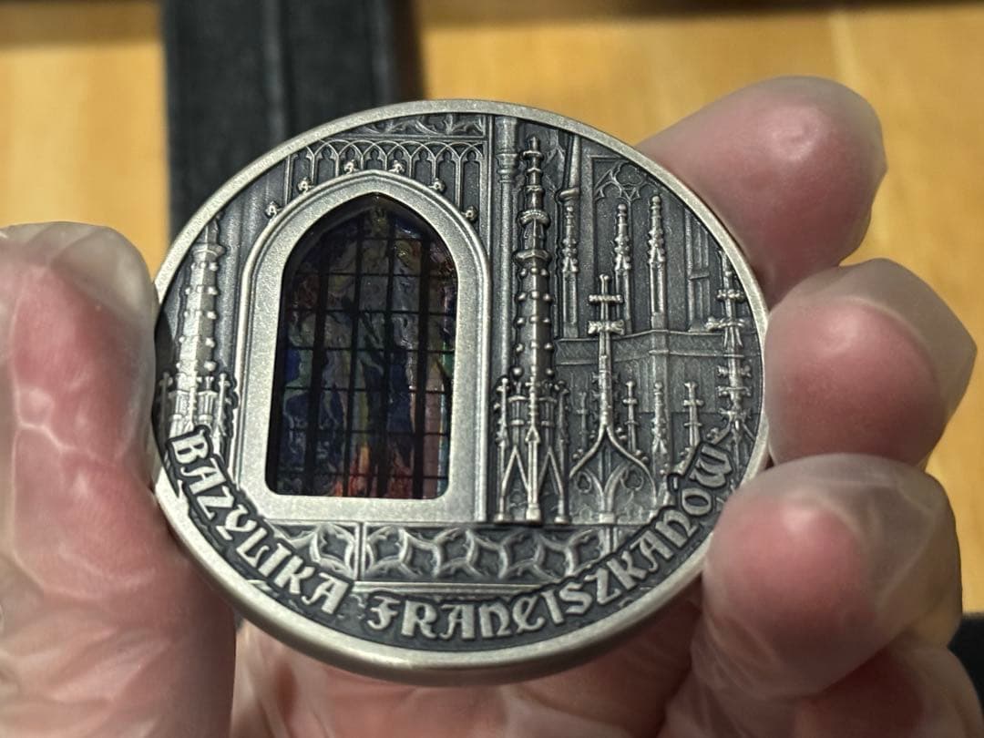 【Qちゃん】聖フランシス教会　ステンドグラスデザインの銀貨