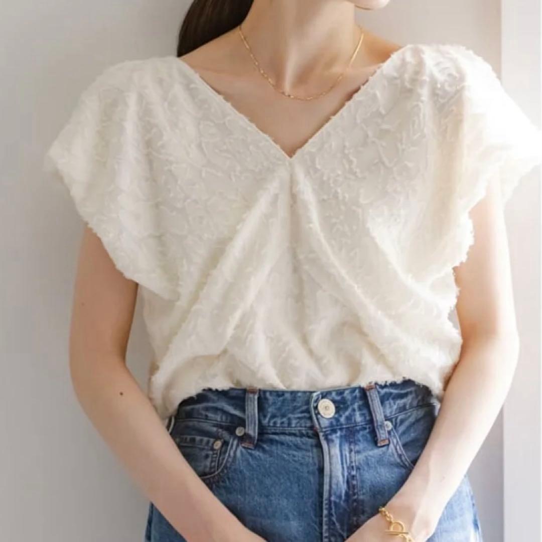 最新　ノーブル　【洗える】レオパードジャガードデコルテVブラウス