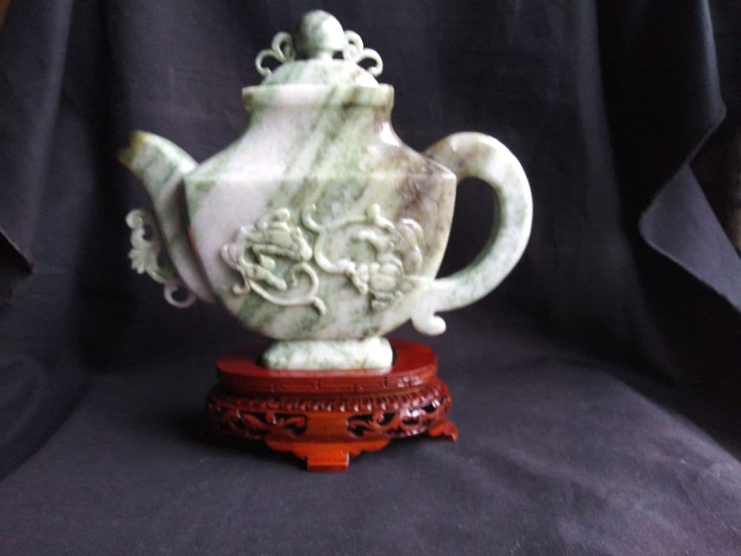 玉製龍壺　南陽翡翠(独山玉)製　中国工芸品　置物　NO.641