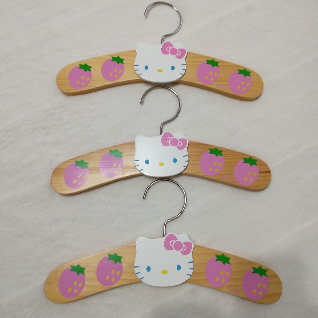 サンリオ　ハローキティ　木製ハンガー　2002年　いちご　3個