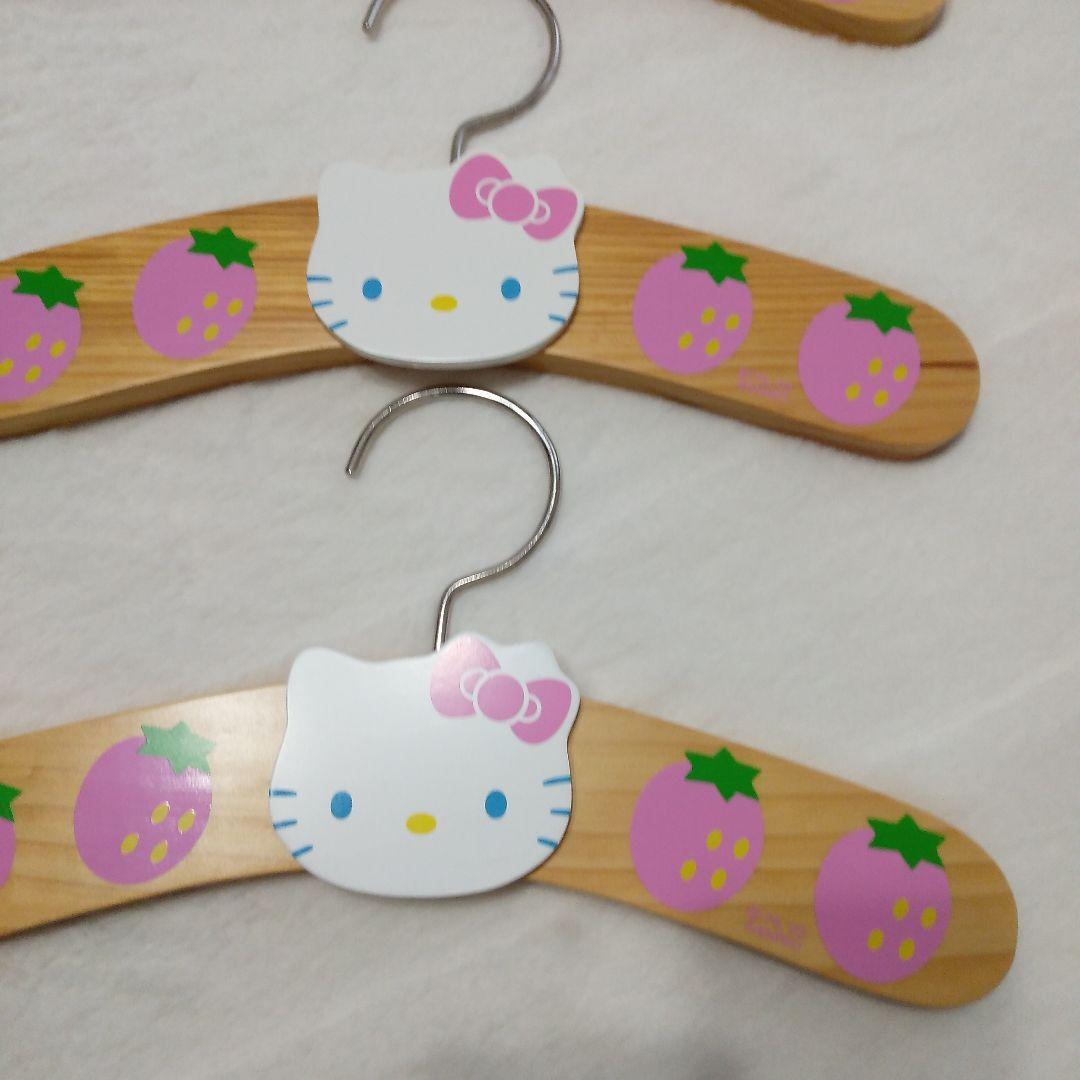 サンリオ　ハローキティ　木製ハンガー　2002年　いちご　3個