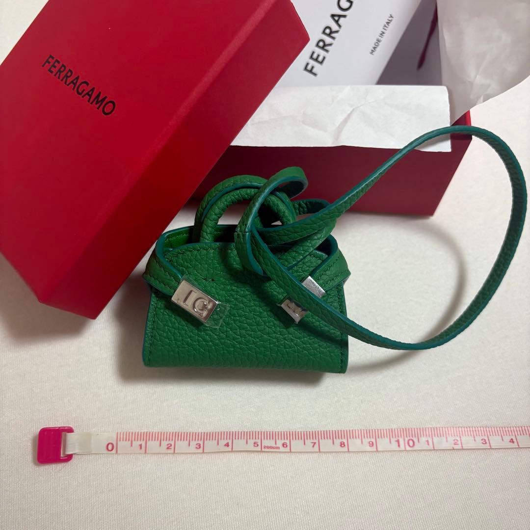 サルヴァトーレフェラガモ バッグチャーム　ハグ　グリーン　緑