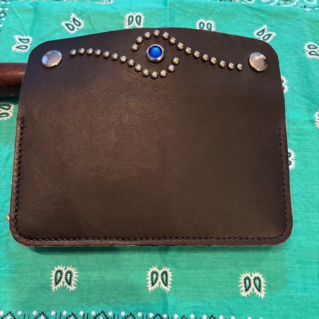 トラッカーウォレット　三層　ハンドメイド　牛ヌメ革　丘染め　生成り茶芯　スタッズ